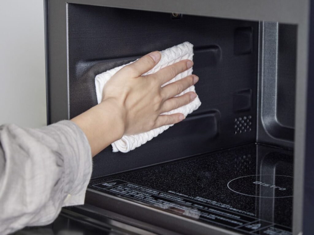 PanasonicNE-MS4Cのフラット庫内で掃除がらくらくを表現している画像